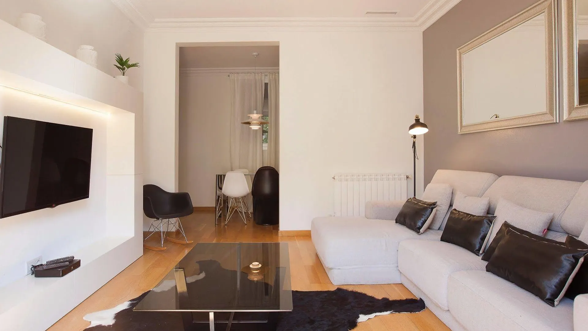 Rent Top Apartments Diagonal-Aribau Barcelona 3*,