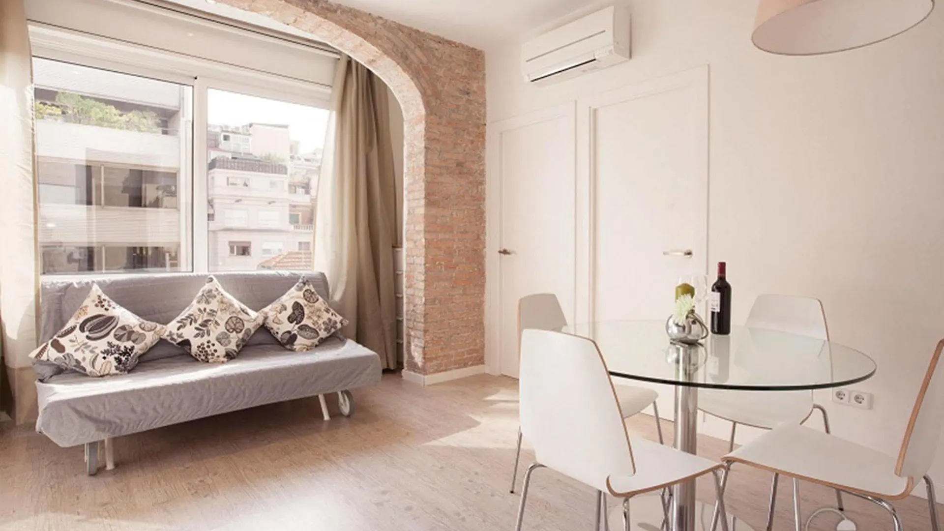 Rent Top Apartments Diagonal-Aribau Barcelona 3*,